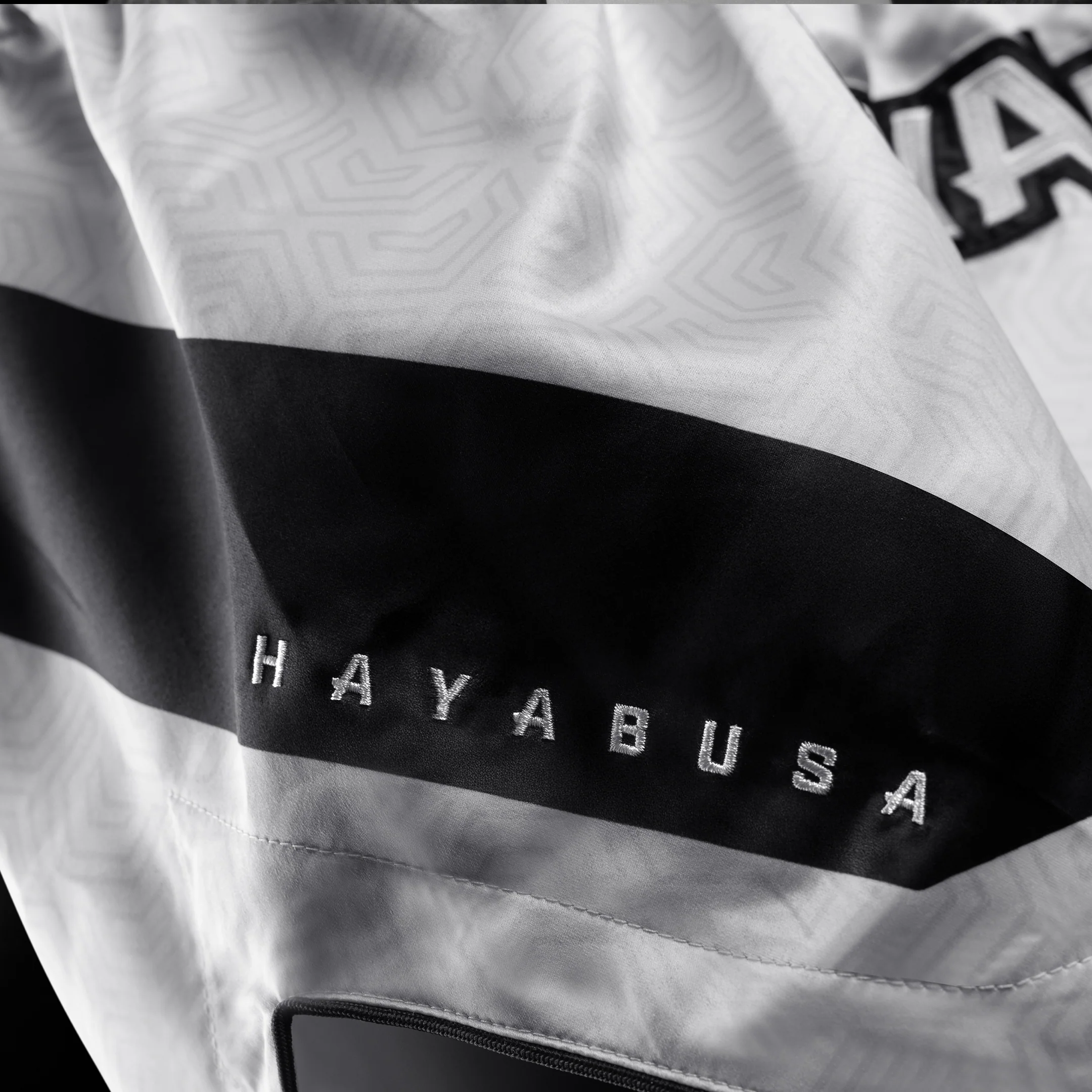 Pantaloncini Muay Thai Hayabusa Core – Libertà di Movimento ed Esplosività - Image 6